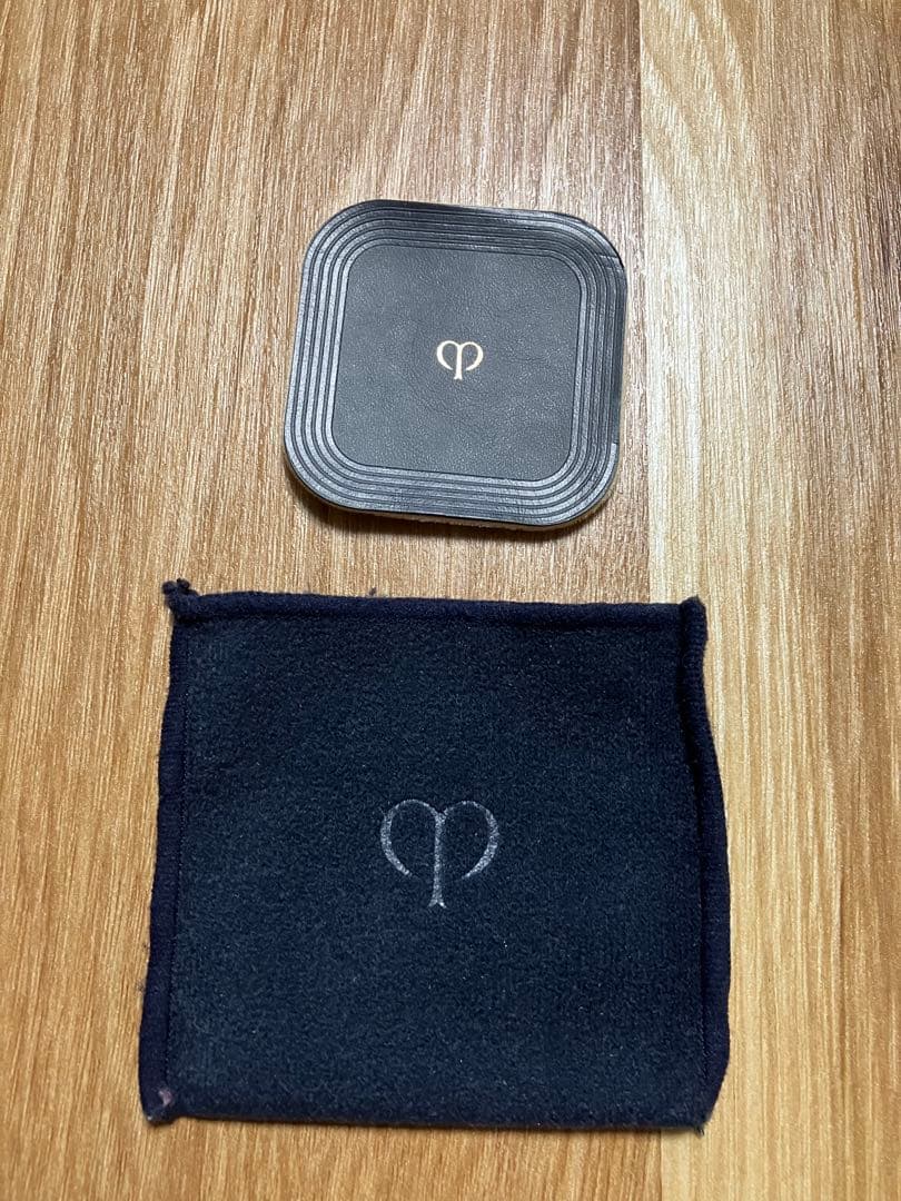 クレドポーボーテ プードルコンパクトエサンシエルn エレガントスリムケース