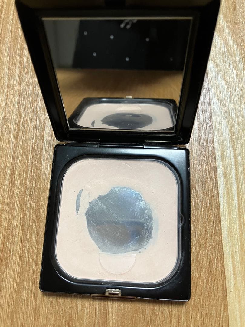 クレドポーボーテ プードルコンパクトエサンシエルn エレガントスリムケース