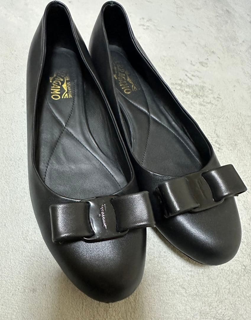 【最終整理】FERRAGAMO フェラガモ フラットシューズ 黒　25㎝