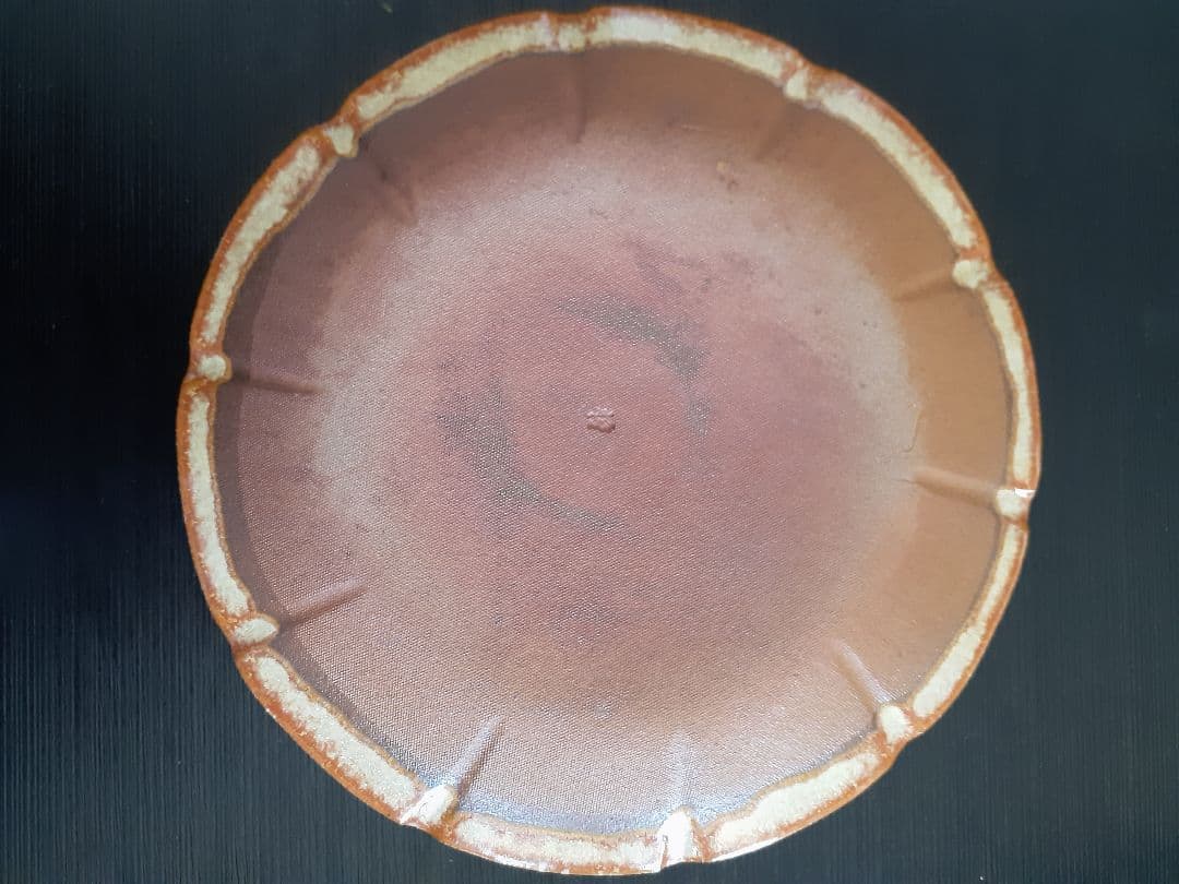 中尾哲彰　睦月銀河　子を背負う皿