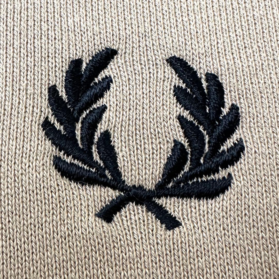 フレッドペリー 刺繍ロゴ クルーネック FRED PERRYスウェット ベージュ