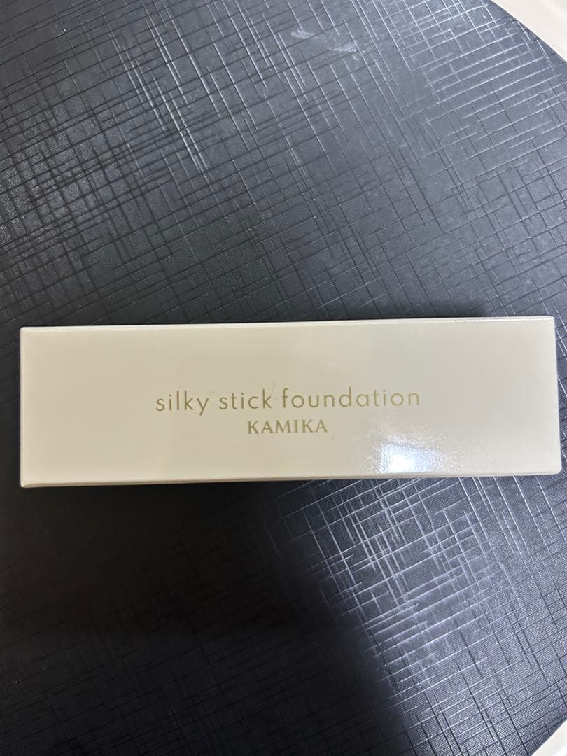 【新品未使用】KAMIKA シルキースティックファンデーション　ベージュ　11g