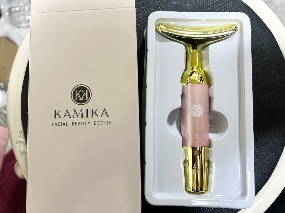 【新品未使用】KAMIKA シルキースティックファンデーション　ベージュ　11g