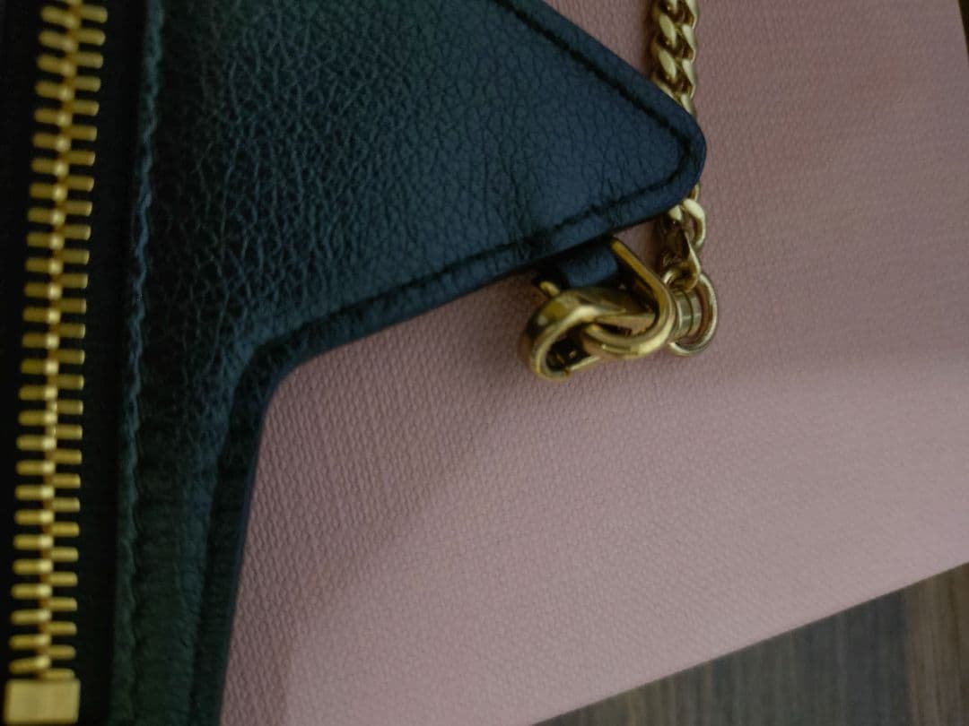 miu miu 星形チャーム 黒