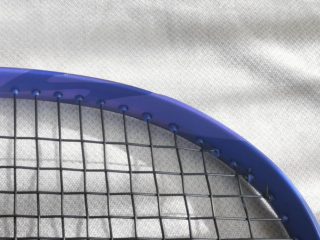 EZONE98（シューズケース新品付）　YONEXイーゾーンテニスラケットG2