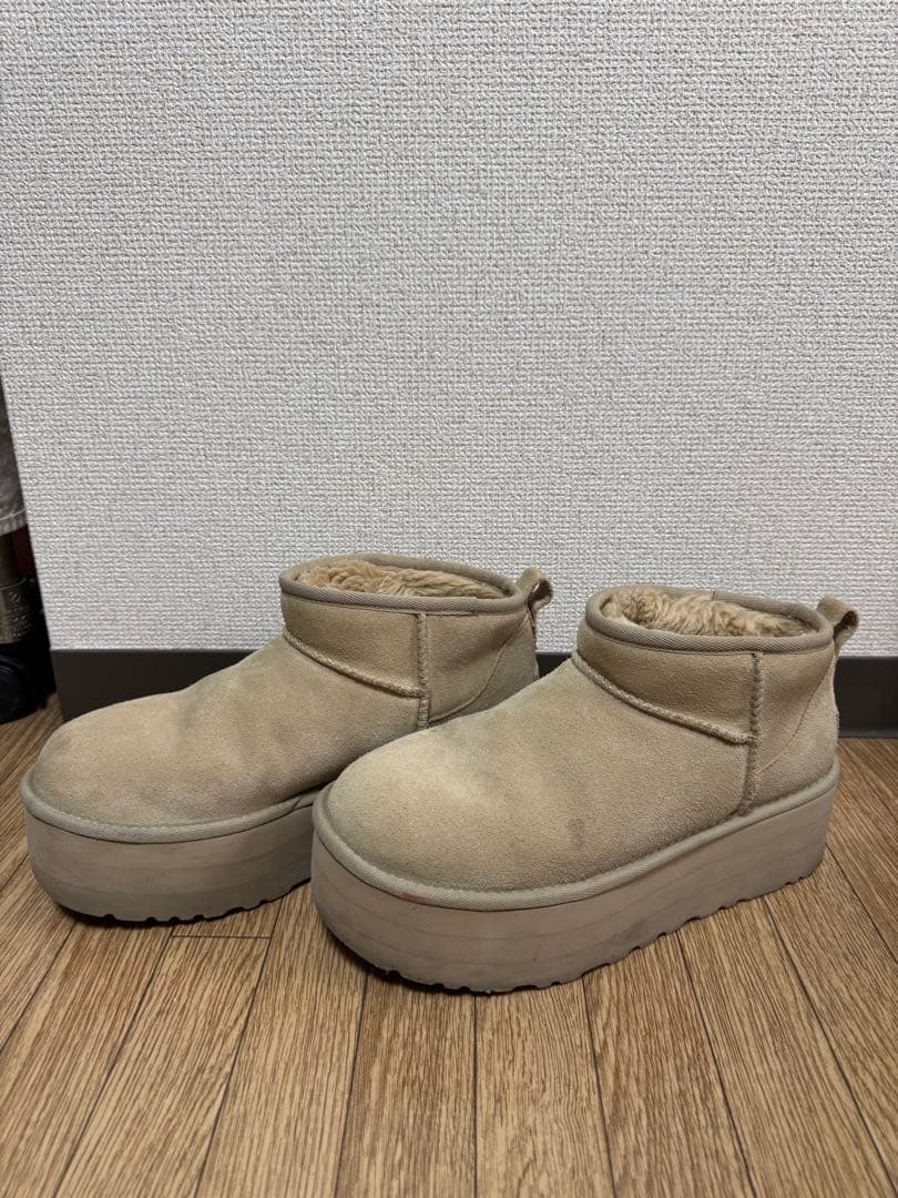 ugg プラットフォーム ブーツ マスタードシード
