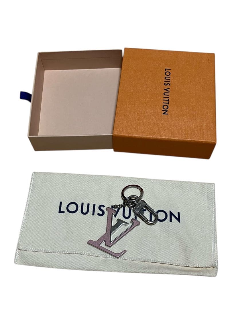 ルイヴィトン LVシェイプ ピンク シルバー金具　MP2615 キーホルダー