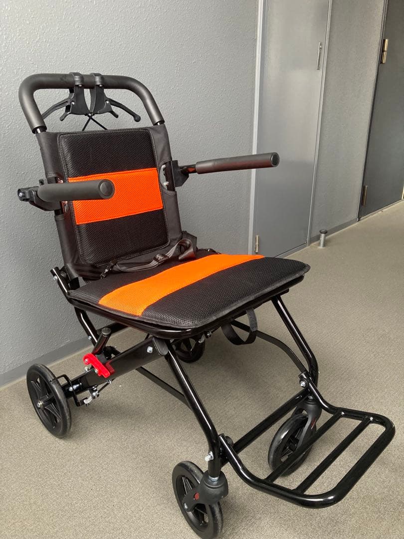 折りたたみ　軽量介護用車椅子