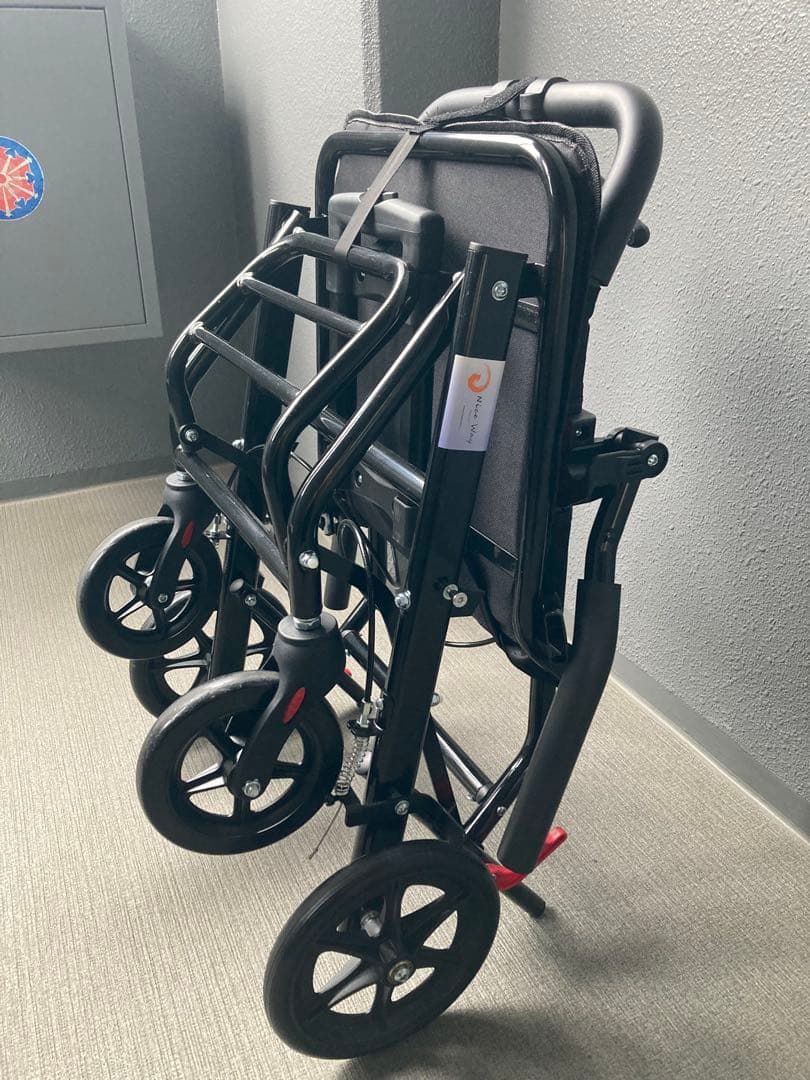 折りたたみ　軽量介護用車椅子