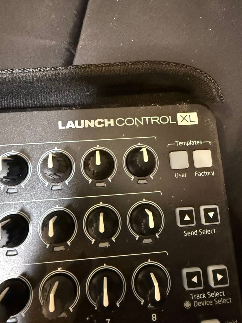 Novation Launch Control XL MIDIコントローラー