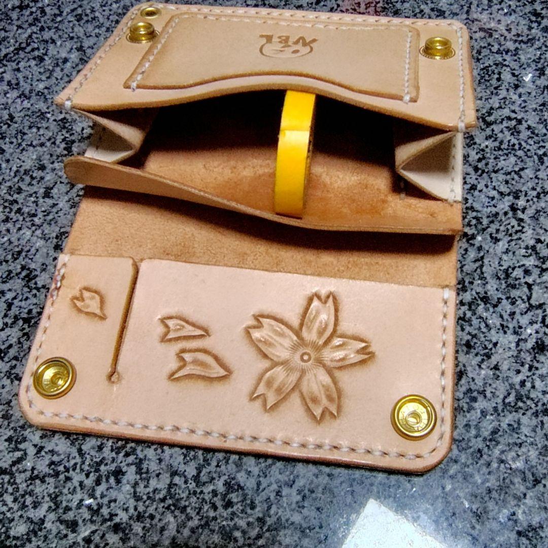 ミドルサイズトラッカーウォレット ナチュラル 桜のカービング