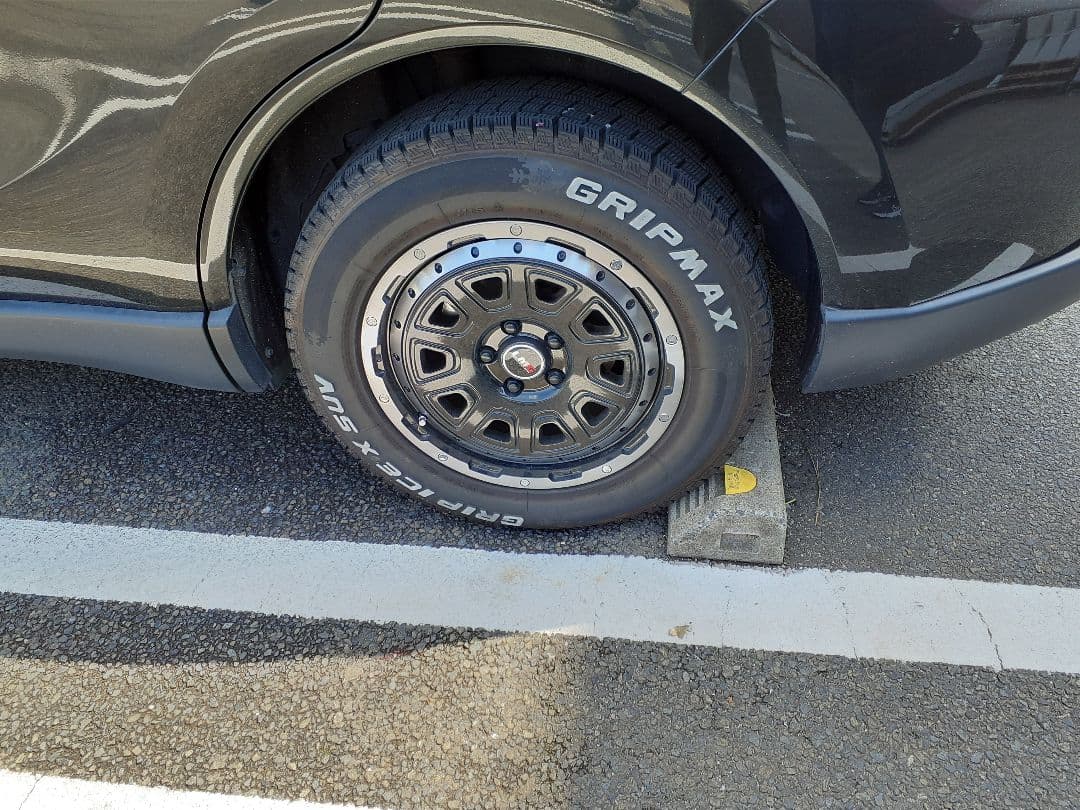 GRIPMAX 17インチ スタッドレスタイヤ・ホイールセット４本　ハリアー