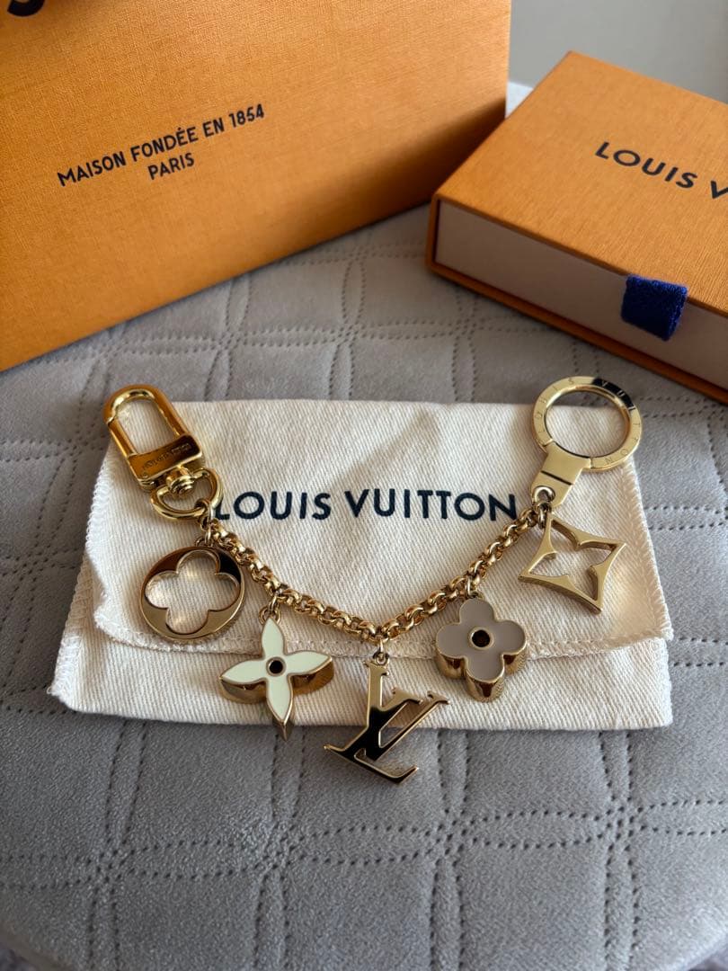 美品！ルイヴィトン　正規品フルール ドゥ モノグラム バッグチャーム