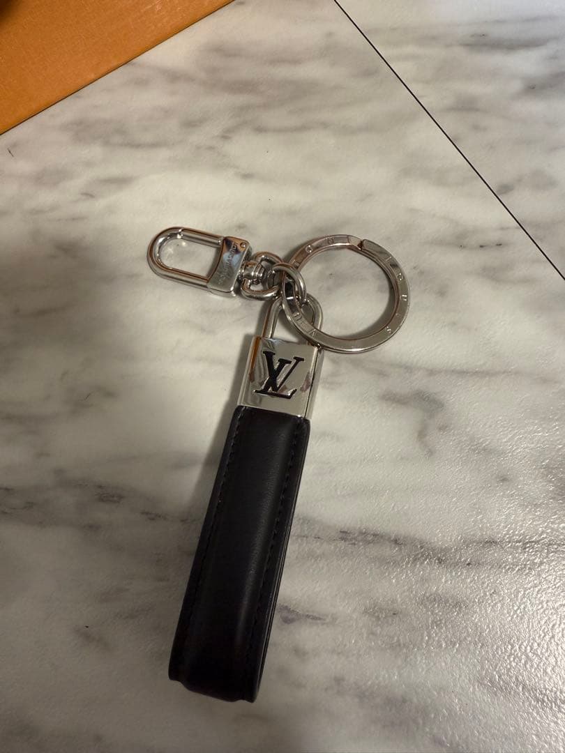 M00745 Louis Vuitton ブラックレザー キーホルダー