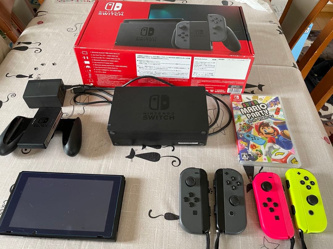 任天堂スイッチ　本体　スーパーマリオパーティーソフト　ジョイコン2個