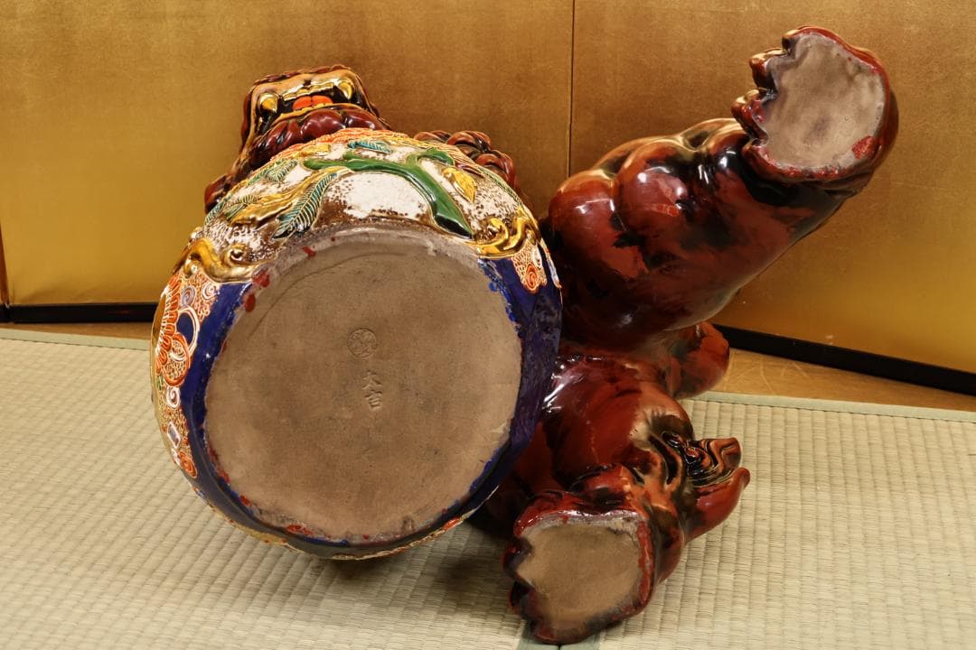 アン、九谷焼　八幡釜　太吉　獅子　牡丹　置物　床飾　高さ56㎝ BK043