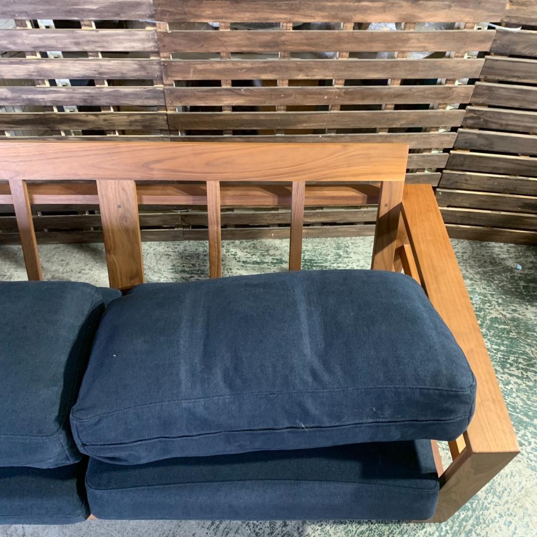 J819 3人掛けソファ + オットマンセット ネイビークッション 木製フレーム
