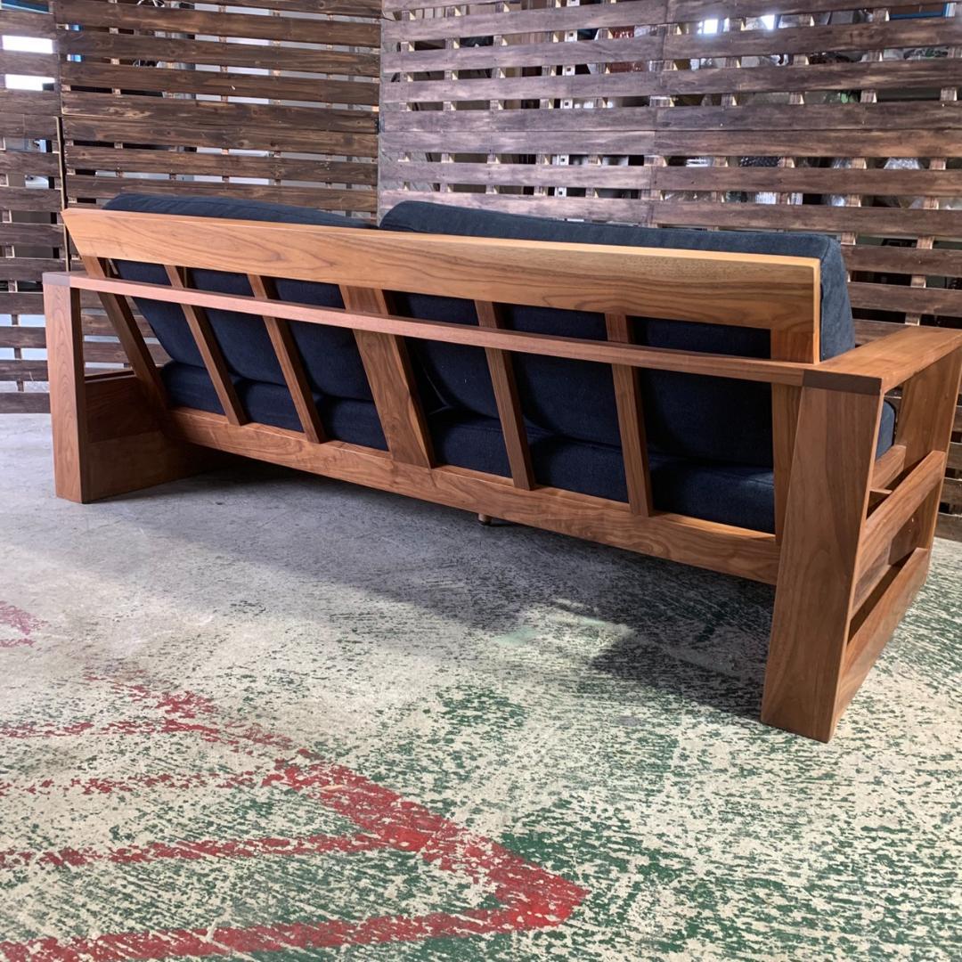 J819 3人掛けソファ + オットマンセット ネイビークッション 木製フレーム