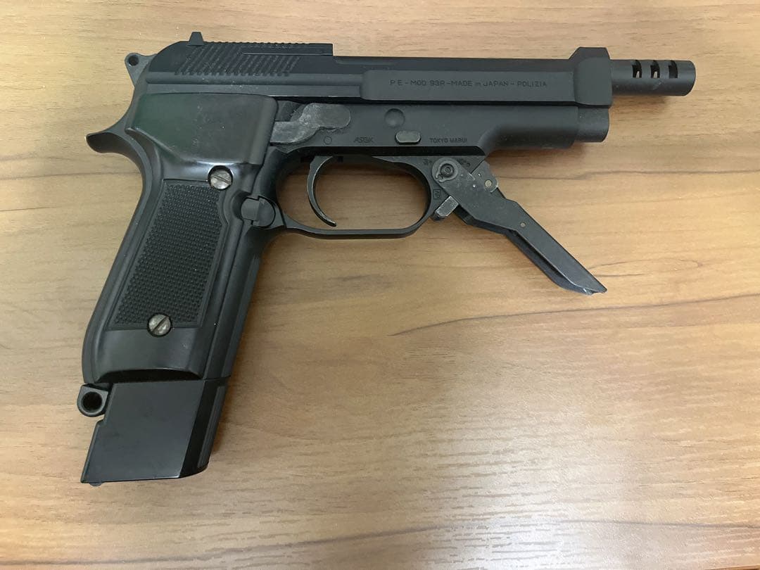 東京マルイ　M93R電動ガン　バッテリー充電器付き　予備マガジン付き