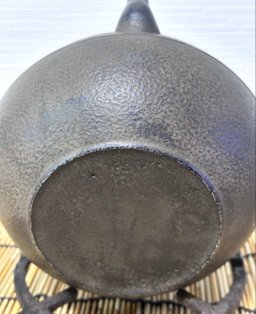 未使用品　南部正晴堂　伊藤 宝斎作 糸目南部形１２型唐金蓋 飾摘　南部鉄瓶