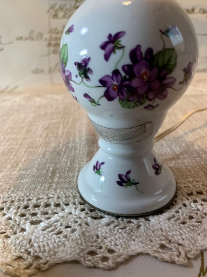 フランス製　アンティーク　スミレ柄の赤いシェードがプードルみたいな可愛いランプ！