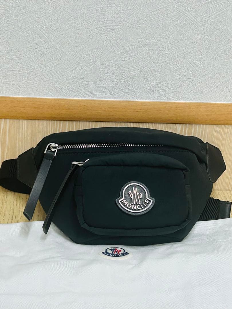 【良品】モンクレール ウエスト ボディバッグ黒J2 5M00001