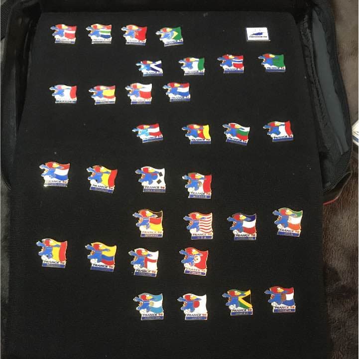 FIFA WORLD  CUP98   32か国&トロフィーピンバッチ