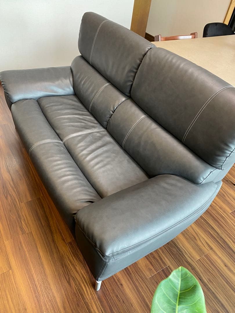 東京インテリア　エドワード　2人掛けソファ