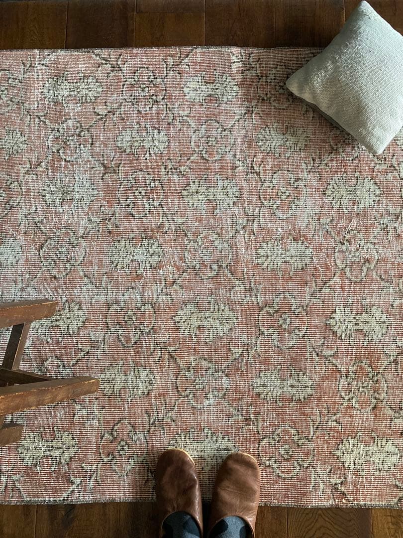 シャビーピーチ紋章柄　ヴィンテージラグ　トルコラグ