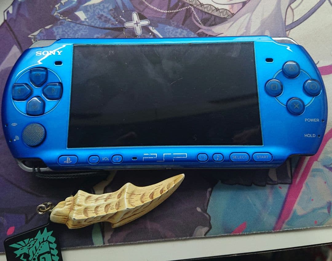 PSP-3000 ブルー 裏蓋無しジンオウガ ストラップ、メモリースティック付き
