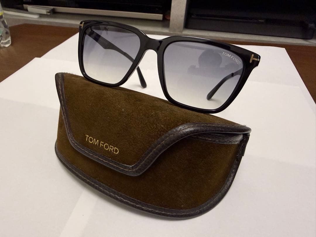 トムフォード　TOM FORD サングラス スクエア型 グラデーションレンズ