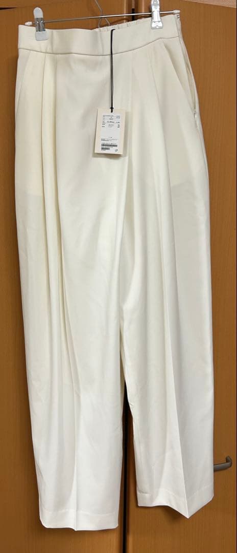 新品タグ付き　コンテ　conte アシンメトリーパンツ