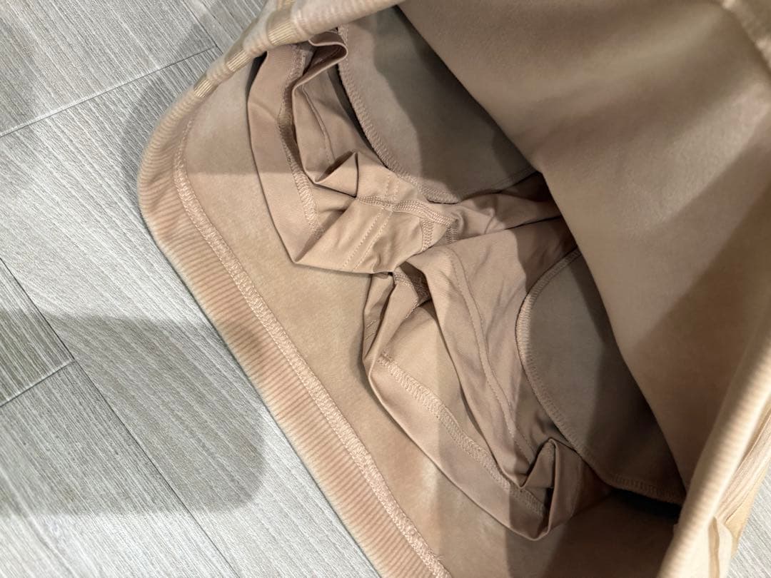 adidas ベージュ ジャケットとスカートセット