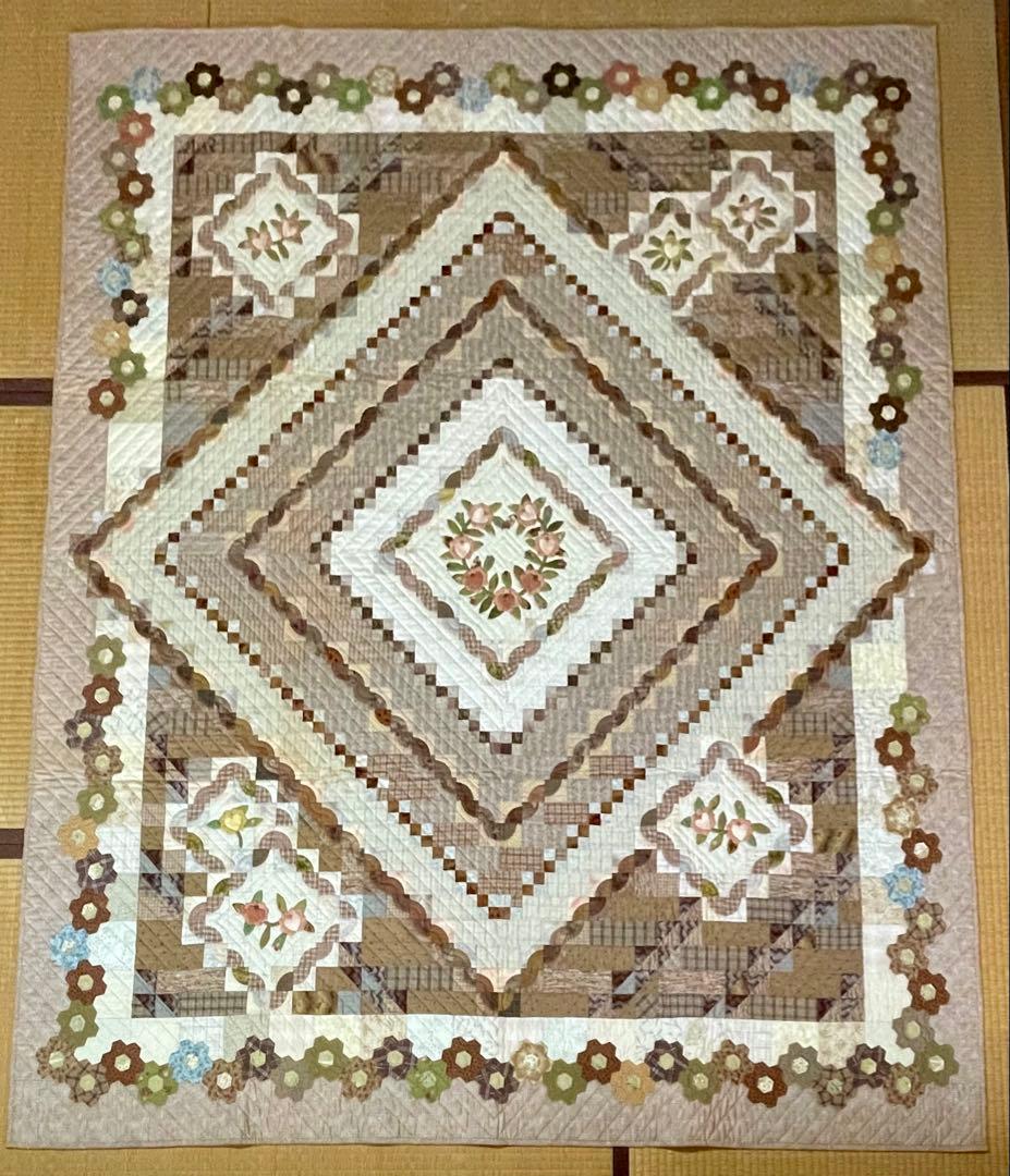 パッチワークキルト　タペストリー　ベッドカバーサイズ