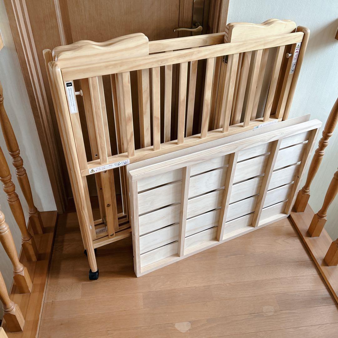 美品 大和屋 パタン折りたたみミニベビーベッド ナチュラル キャスター付き