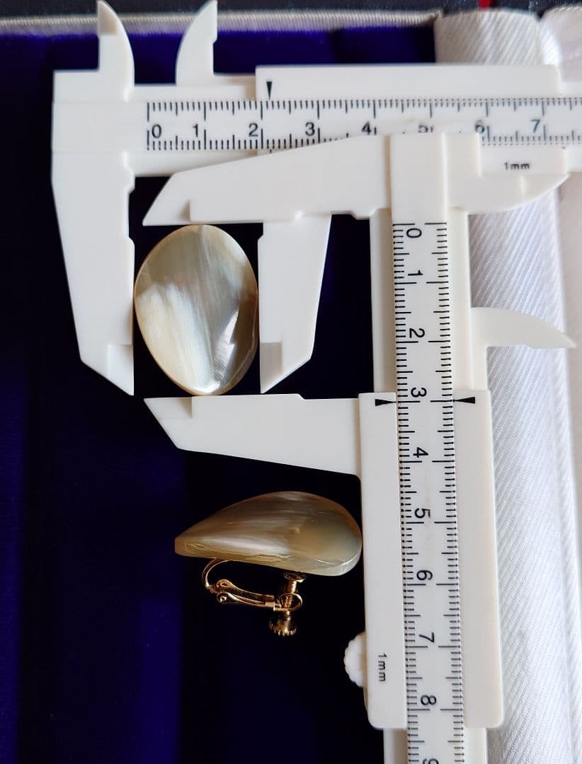 ブローチ イヤリング 水牛 彫刻 花 楕円ツイスト D2＆963 627 697