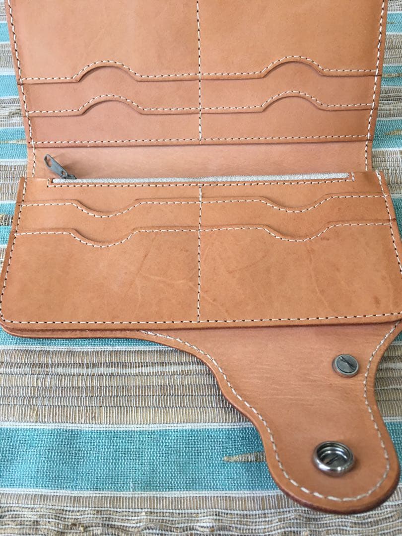 新品訳あり　牛革　サドルレザー　長財布　手彫り