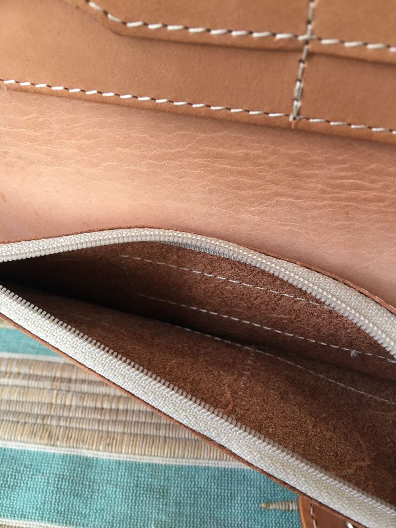 新品訳あり　牛革　サドルレザー　長財布　手彫り