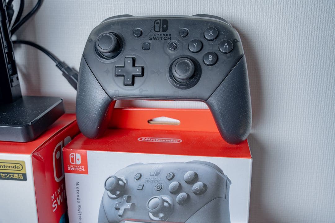 Nintendo Switch 本体 + その他ソフト等周辺機器【完備品・美品】