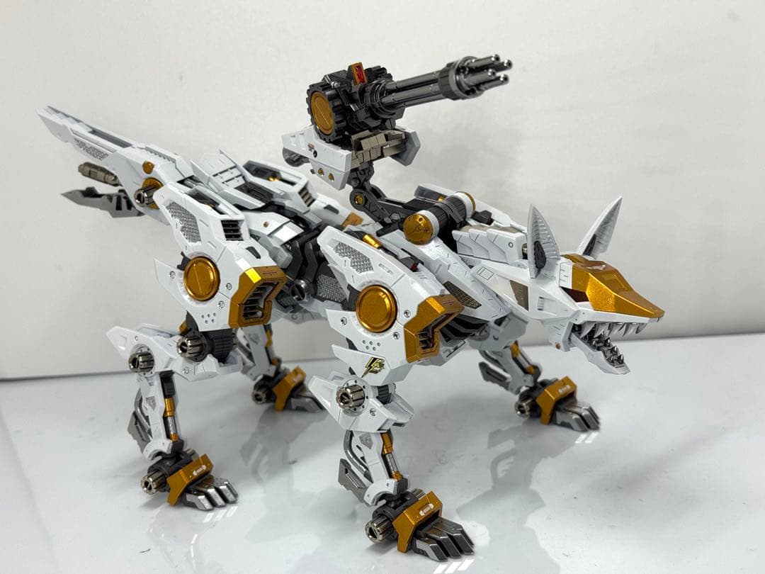 コトブキヤ　HMM ゾイド　シャドーフォックス　寒冷地仕様　全塗装