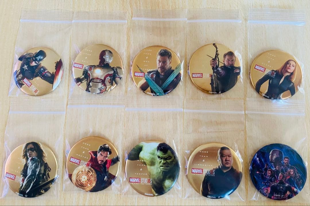 MARVEL アベンジャーズ 10th 限定缶バッジ　セット