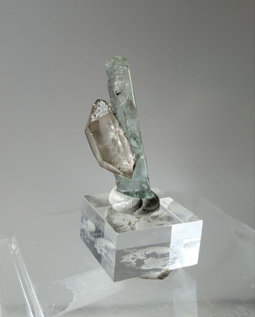 パキスタン産アクアマリンwithスモーキークォーツ原石