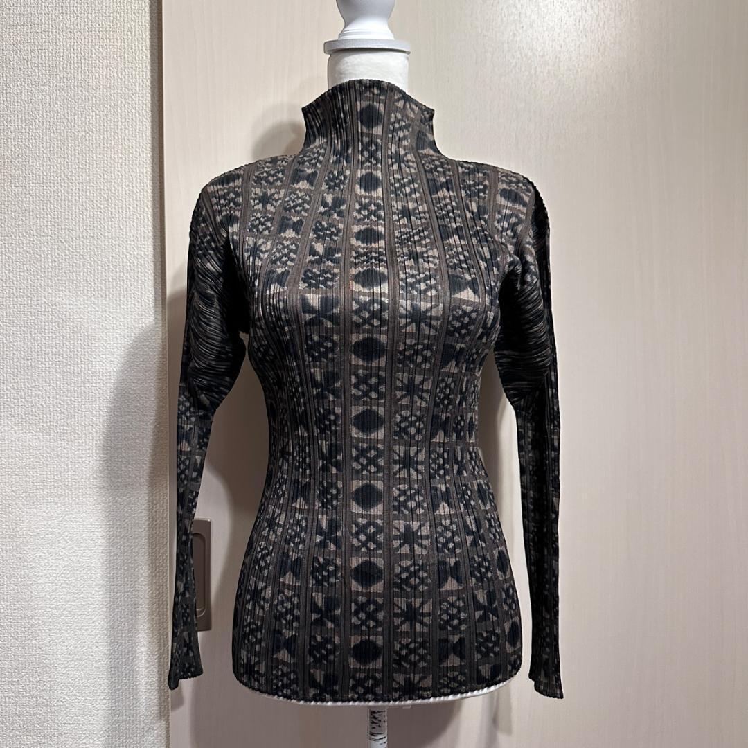 PLEATS PLEASE ISSEY MIYAKE　トップス 3 HR0227