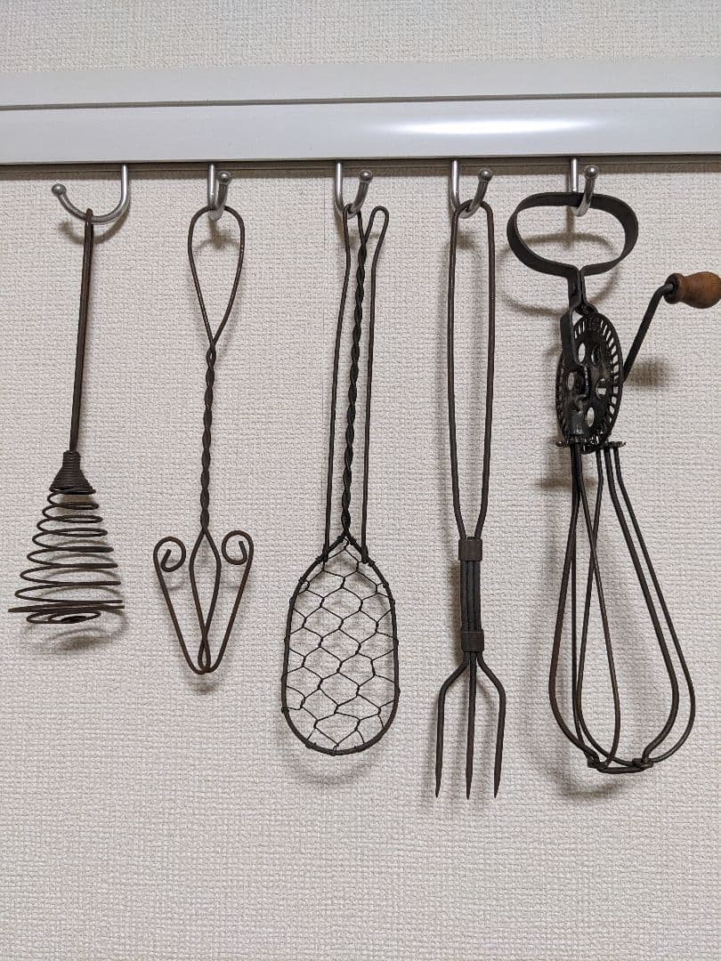 イギリスアンティーク　アイアン製キッチンツール5本セット　職人の手仕事を感じる品