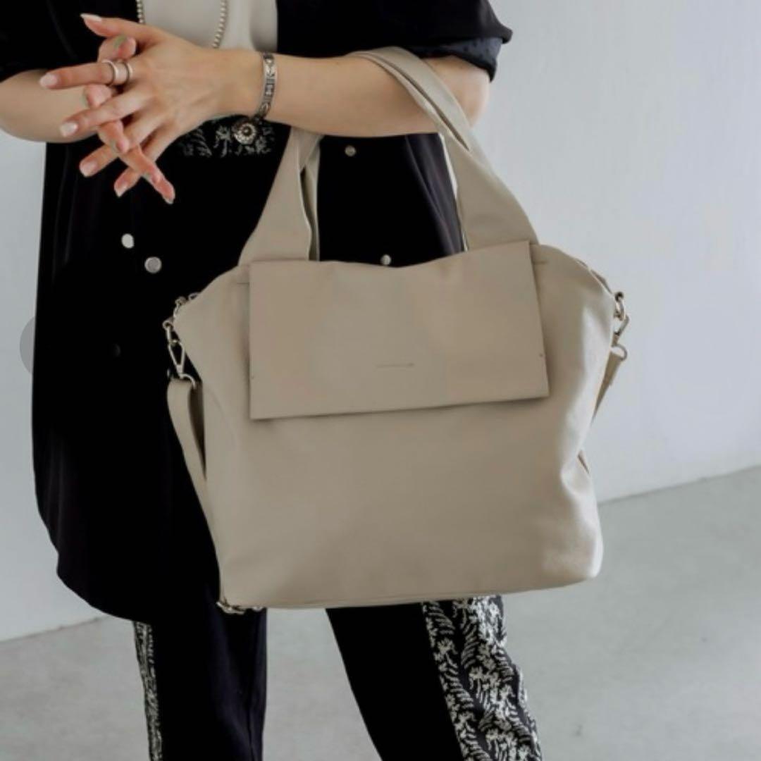 イアパピヨネ レザーフラップ2WAYバッグ　Lサイズ