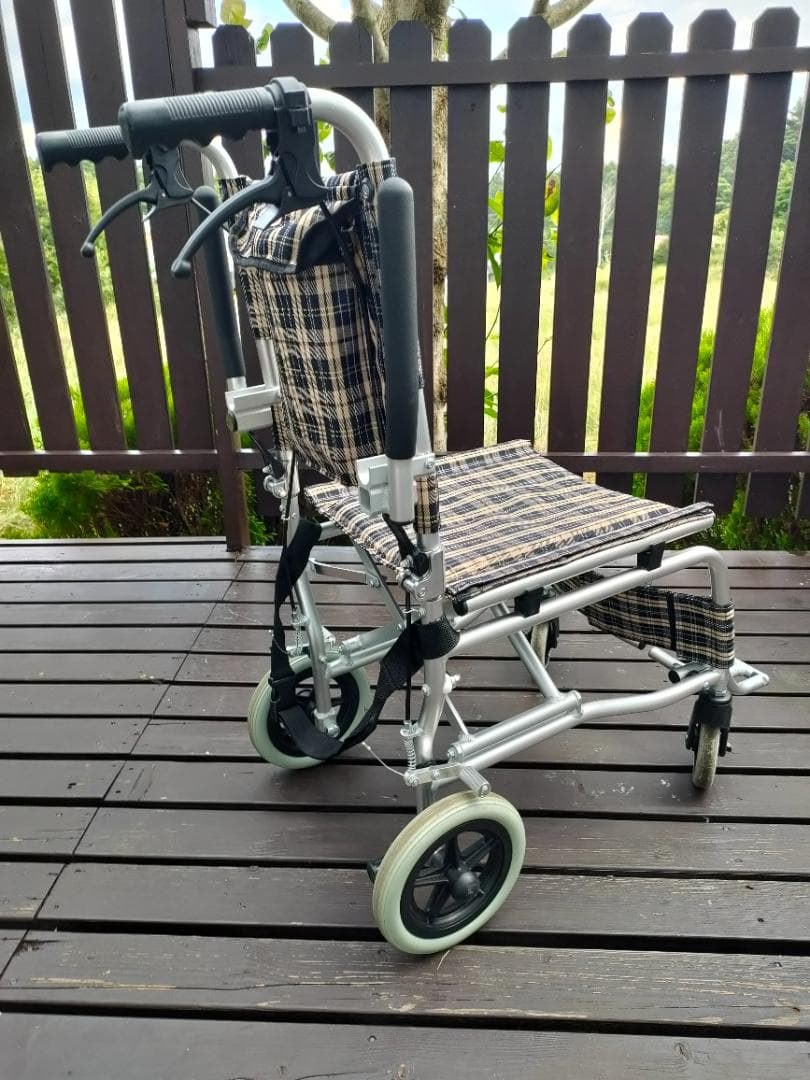 ニーナ　楽々健 折り畳み式 介助型 軽量アルミ製簡易車椅子