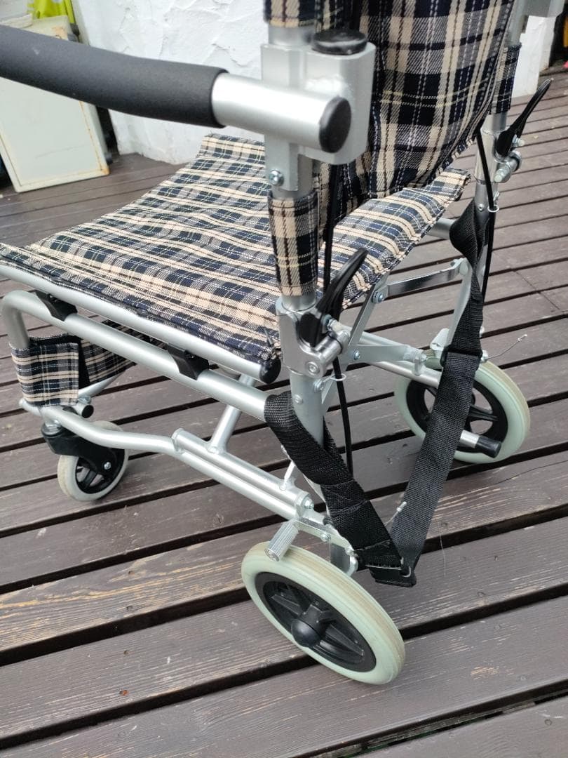ニーナ　楽々健 折り畳み式 介助型 軽量アルミ製簡易車椅子