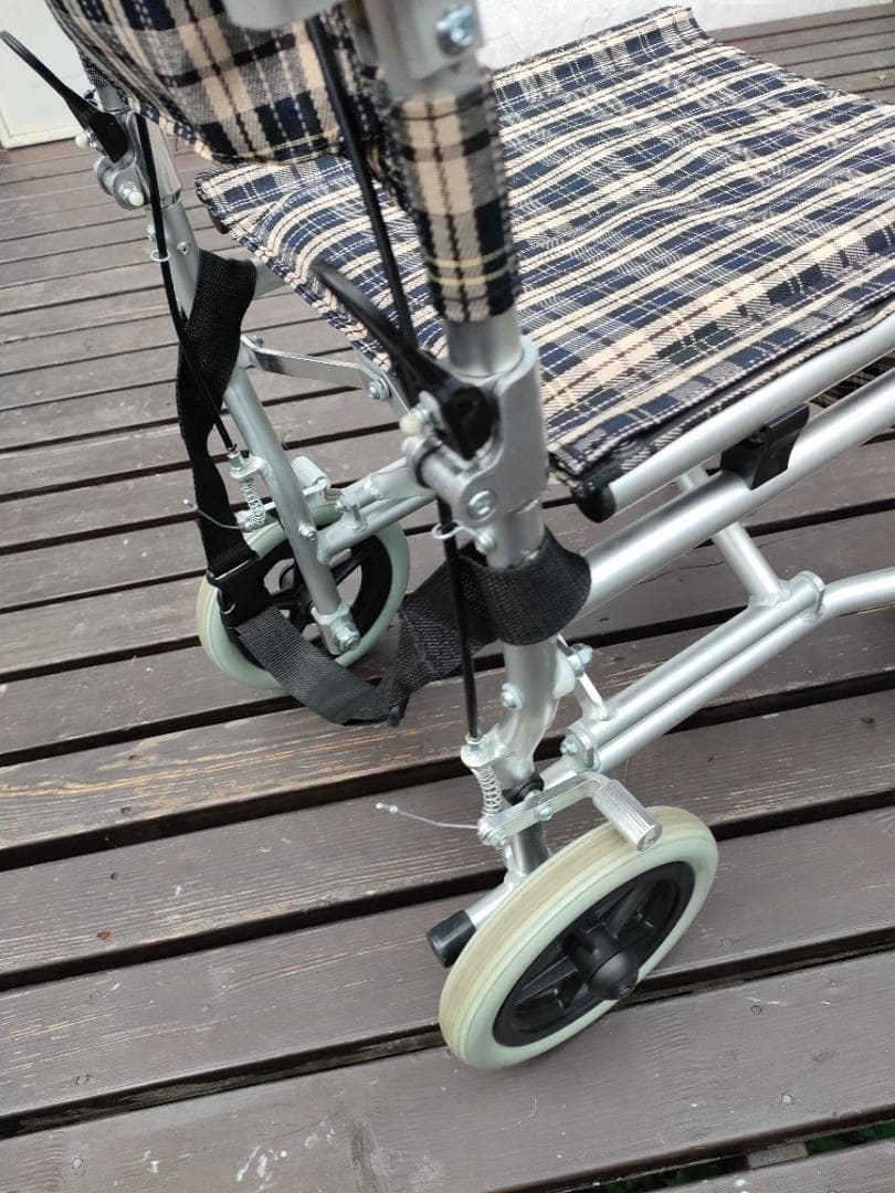 ニーナ　楽々健 折り畳み式 介助型 軽量アルミ製簡易車椅子