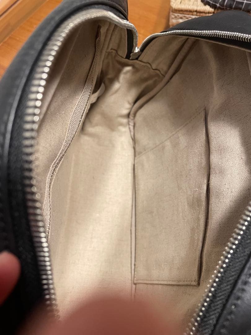 REN ブラックレザー ハンドバッグ