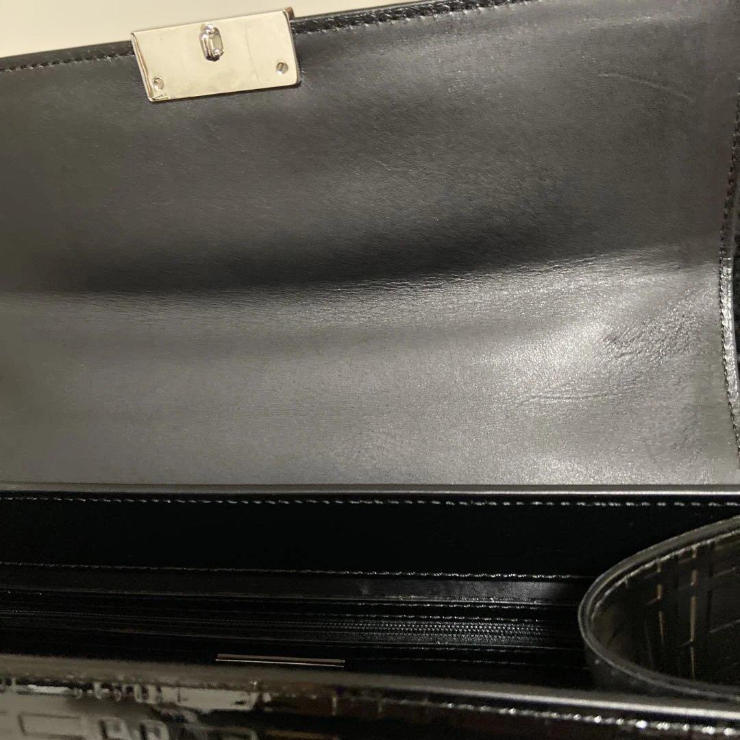 本日限定　新品　未使用品　バーバリー エナメル　黒　ハンドバッグ